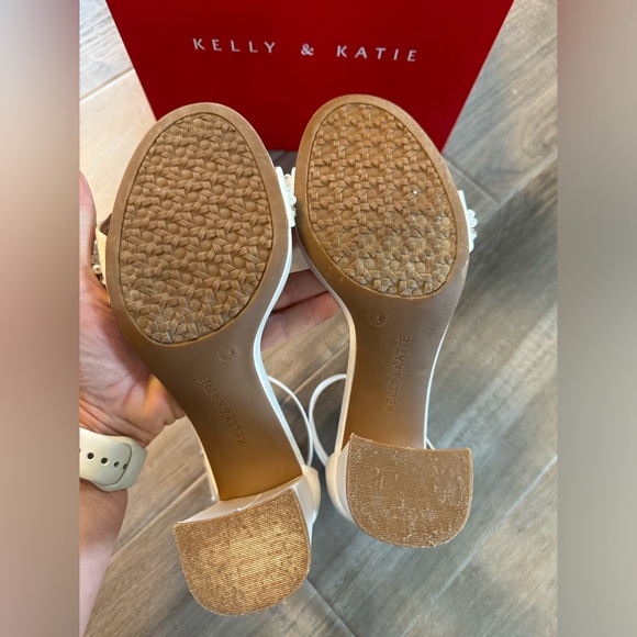 Kelly & Katie Wedding Heel (8.5 Wide) - Picture 4 of 8